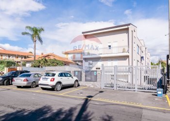 Edificio all\'aperto - Trilocale Via Sottotenente Vincenzo Barbagallo
 
56 bis, Acireale - foto 2