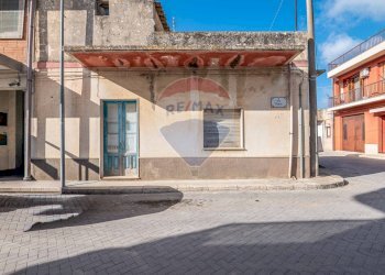 Edificio all\'aperto - Casa indipendente Via Vittorio Veneto
 
27, Mazzarrone - foto 2