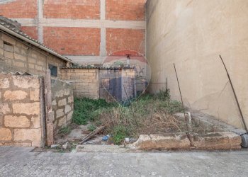 Giardino - Casa indipendente Via Vittorio Veneto
 
27, Mazzarrone - foto 27