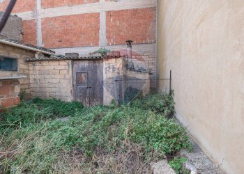 Giardino - Casa indipendente Via Vittorio Veneto
 
27, Mazzarrone - foto 28