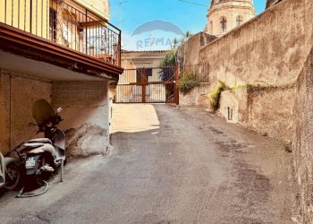 Edificio all\'aperto - Appartamento Via IV Novembre
 
33, Aci Catena - foto 25