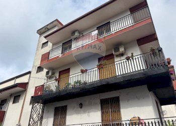 Edificio all\'aperto - Quadrilocale Via Santa Maria la Stella
 
60, Aci Sant'Antonio - foto 1