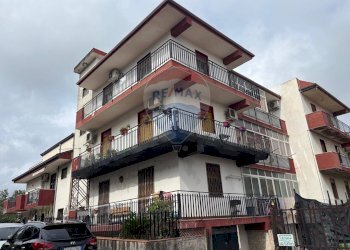 Edificio all\'aperto - Quadrilocale Via Santa Maria la Stella
 
60, Aci Sant'Antonio - foto 2