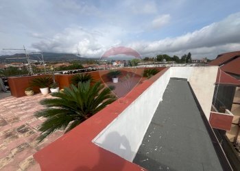 Balcone - Quadrilocale Via Santa Maria la Stella
 
60, Aci Sant'Antonio - foto 5