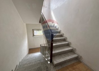 Scale - Quadrilocale Via Santa Maria la Stella
 
60, Aci Sant'Antonio - foto 12