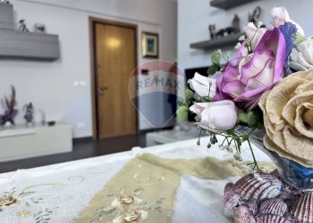 Dettagli - Trilocale via  Sebastopoli
 
15, Pomezia - foto 4