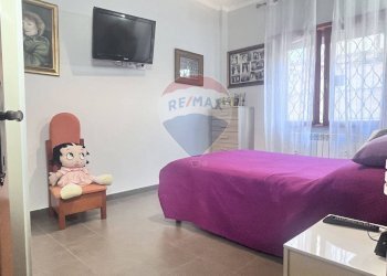 Camera / camera da letto - Trilocale via  Sebastopoli
 
15, Pomezia - foto 9