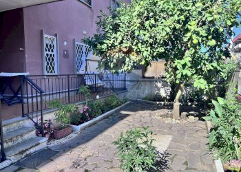 Giardino - Trilocale via  Sebastopoli
 
15, Pomezia - foto 19