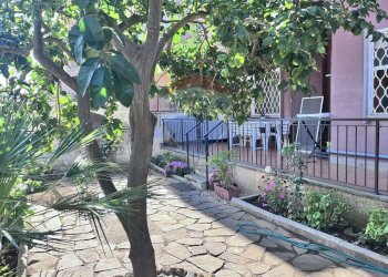 Giardino - Trilocale via  Sebastopoli
 
15, Pomezia - foto 20