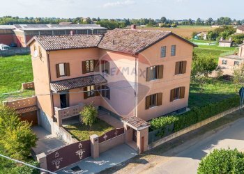 Casa all\'aperto - Independent house Strada Pelosa
 
179, Fiorenzuola d'Arda - photo 1