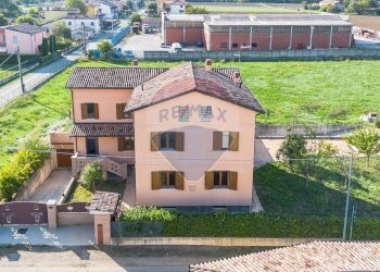 Casa all\'aperto - Independent house Strada Pelosa
 
179, Fiorenzuola d'Arda - photo 2