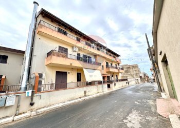 Edificio all\'aperto - Attico Via Mazzini
 
16, Mazzarrone - foto 1