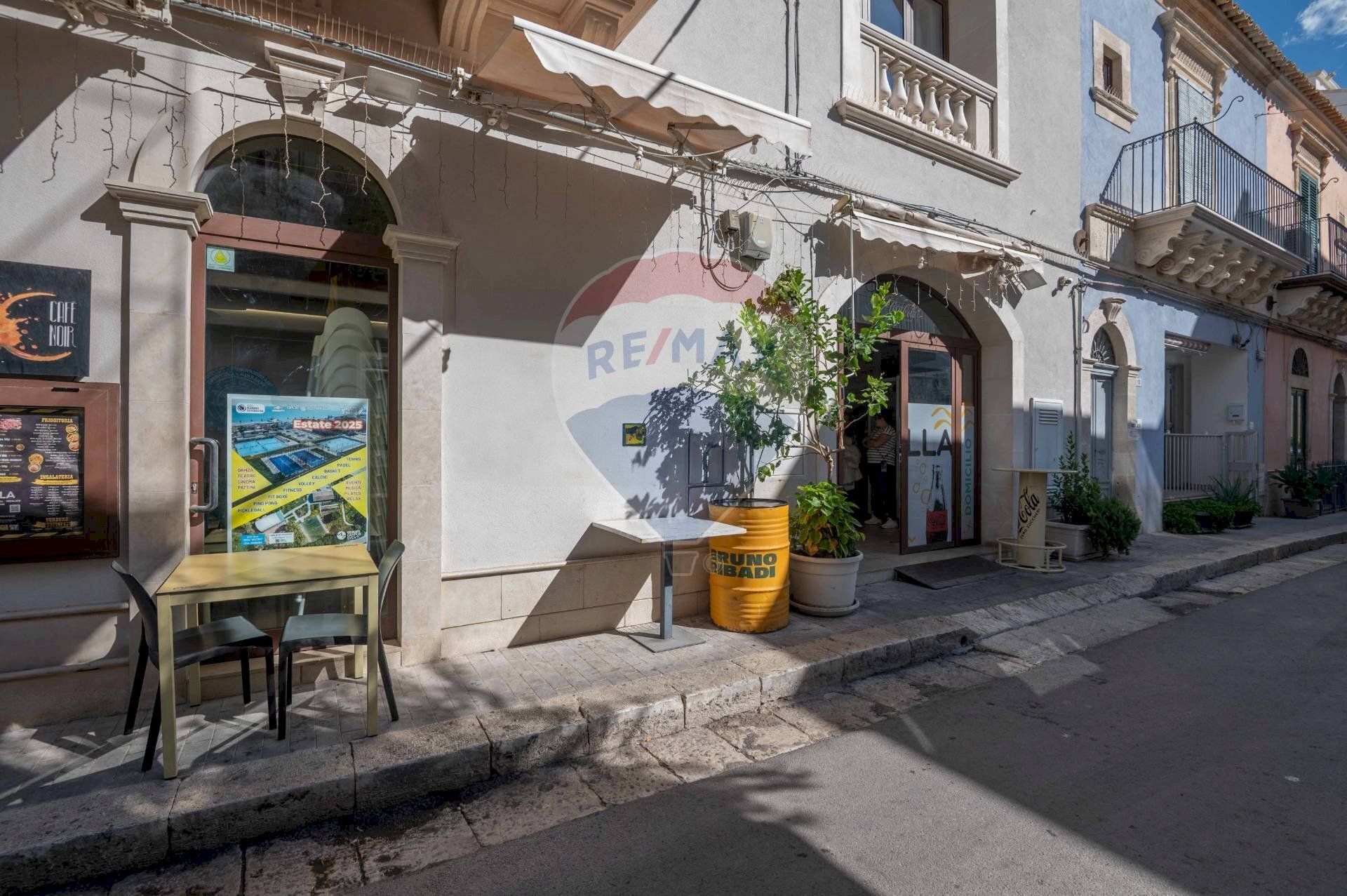 Edificio all\'aperto - Locale Commerciale via Amerigo Vespucci
9, Ragusa - foto 3