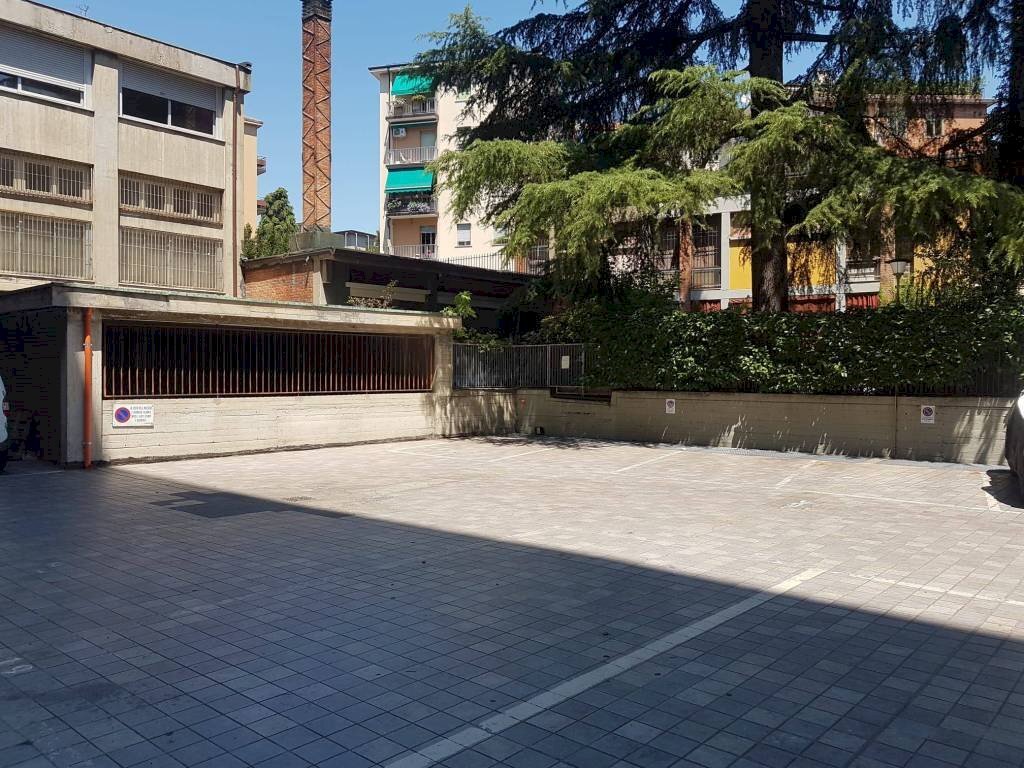 Posto macchina - Box via Giuseppe Mazzini, 170, Bologna (zona Mazzini) - foto 1