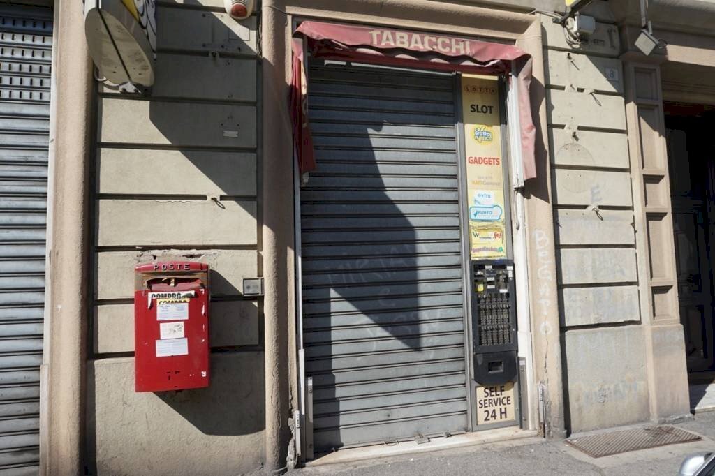 Ingresso - Negozio via San Bartolomeo del Fossato, 4r, Genova (zona Sampierdarena) - foto 1