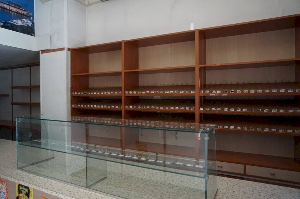 Interno non residenziale - Negozio via San Bartolomeo del Fossato, 4r, Genova (zona Sampierdarena) - foto 3