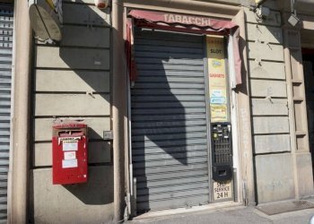 Ingresso - Negozio via San Bartolomeo del Fossato, 4r, Genova (zona Sampierdarena) - foto 1
