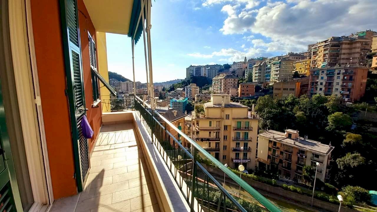 APPARTAMENTO RISTRUTTURATO IN VENDITA GENOVA QUEZZ - Trilocale via Tarciso Donati, Genova (zona Quezzi) - foto 1