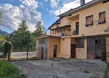 Cortile interno - Casa indipendente via Valdieri, 52, Borgo San Dalmazzo - foto 4
