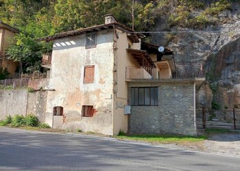 Facciata - Casa indipendente via Valdieri, 52, Borgo San Dalmazzo - foto 6