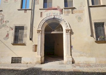 Edificio all\'aperto - Attico via F.lli Bandiera
 
17, Mantova - foto 1