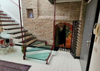 Scale - Attico via F.lli Bandiera
 
17, Mantova - foto 3