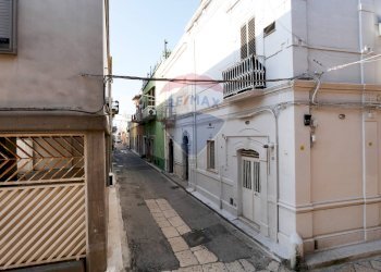 Edificio all\'aperto - Independent house Via Nazario Sauro
 
65-67, Bari - photo 4