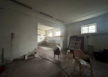 23b2719b-8628-48c6-a0aa-1127c3802759.jpg - Locale Commerciale Sarzana - foto 1