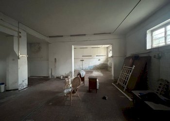 a9473d25-d693-4b62-8b2b-8cb72df22d15.jpg - Locale Commerciale Sarzana - foto 2