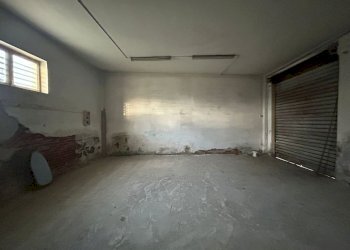 acb62ff9-0b02-4a4a-af21-ba231212c117.jpg - Locale Commerciale Sarzana - foto 3