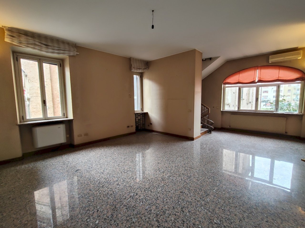 salone - Porzione di casa Via San Bartolomeo, Piacenza - foto 2