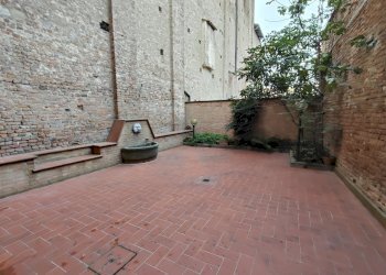 cortile interno - Porzione di casa Via San Bartolomeo, Piacenza - foto 1