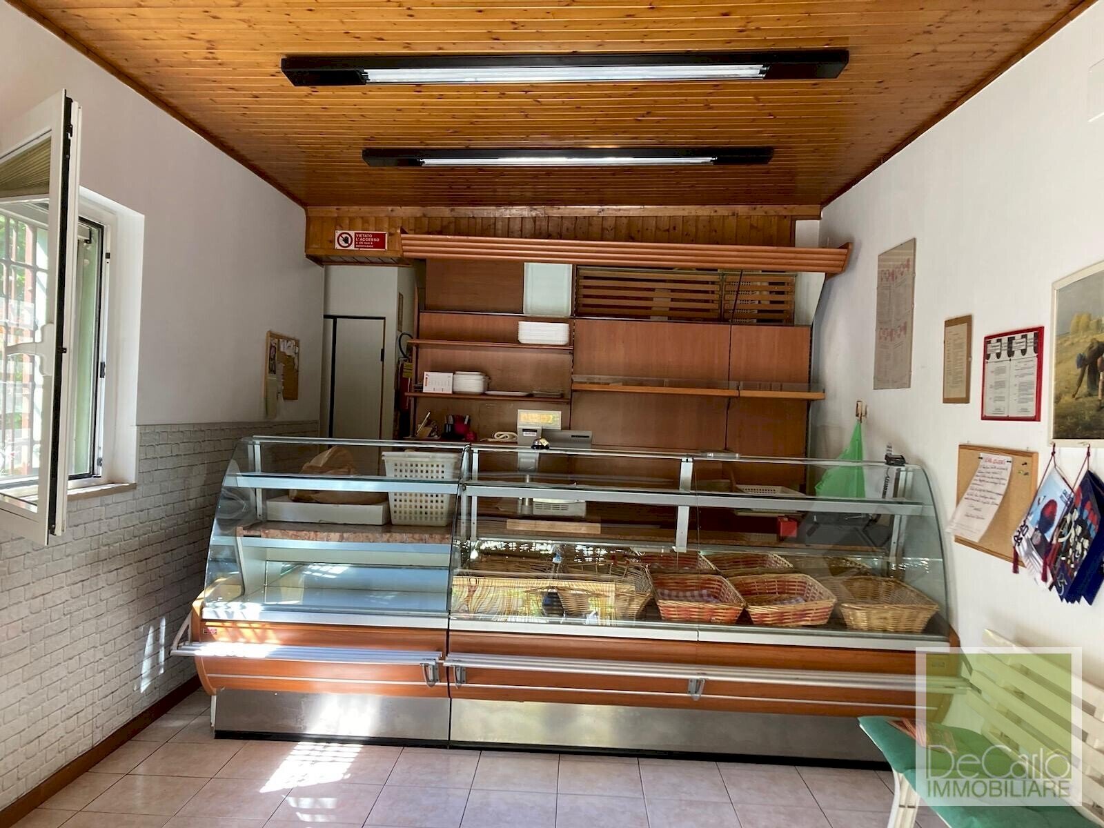 Negozio Via Casine di Paterno, 114, Ancona (zona Casine di Paterno) - foto 1