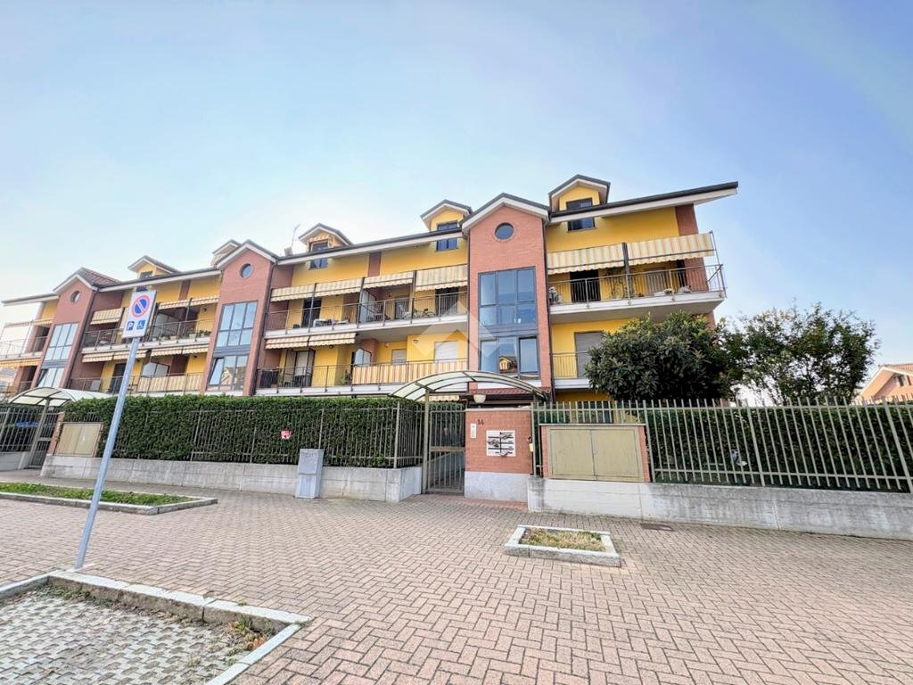 Four-room apartment Via Aldo Moro, La Loggia - photo 1