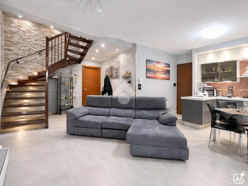 Four-room apartment Via Aldo Moro, La Loggia - photo 1