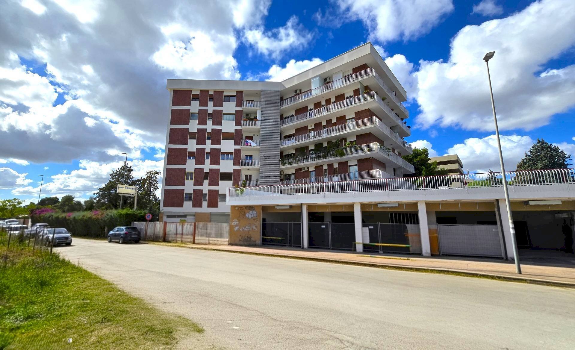 Foto 1 - Warehouse Via Luzzatti
 
15, Bari - photo 1