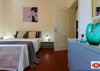 Camera matrimoniale - Casa semi indipendente Località Mezzano
 
14, Stella - foto 2