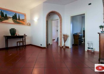 L\'ingresso - Casa semi indipendente Località Mezzano
 
14, Stella - foto 9