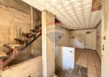 Stanza vuota - Rustico Vicolo Gariboldi
 
6, Bisuschio - foto 5