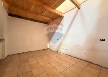 Stanza vuota - Rustico Vicolo Gariboldi
 
6, Bisuschio - foto 17