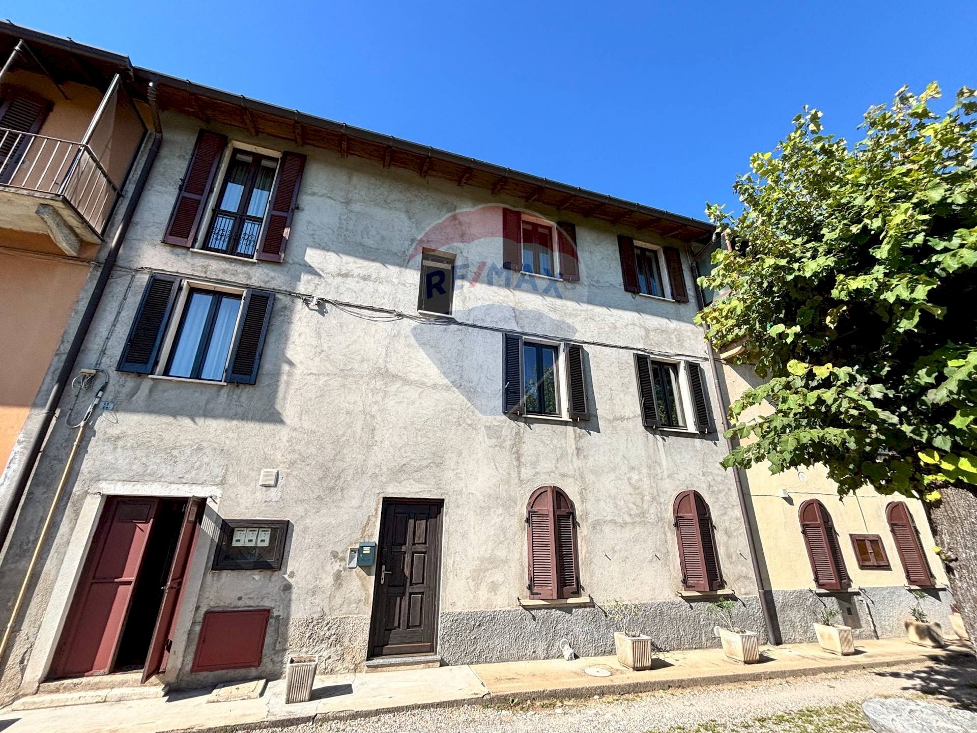 Edificio all\'aperto - Semi-detached house via Saltrio
 
29, Viggiù - photo 2