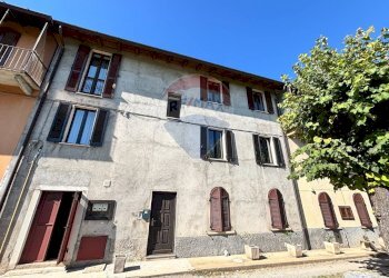 Edificio all\'aperto - Casa semi indipendente via Saltrio
 
29, Viggiù - foto 2