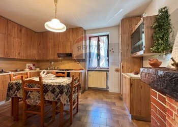 Cucina - Casa semi indipendente via Saltrio
 
29, Viggiù - foto 24