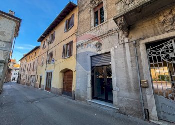 Edificio all\'aperto - Negozio Via Roma
 
74, Viggiù - foto 1