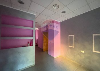 Stanza vuota - Negozio Via Roma
 
74, Viggiù - foto 7