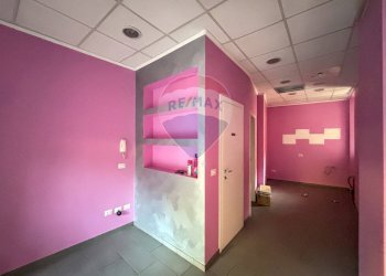 Stanza vuota - Negozio Via Roma
 
74, Viggiù - foto 14