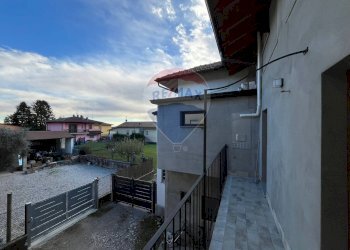 Balcone - Casa semi indipendente Via Elvezia
 
4, Saltrio - foto 9