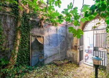 Giardino - Casa indipendente Via Piccione
 
33, Biancavilla - foto 1