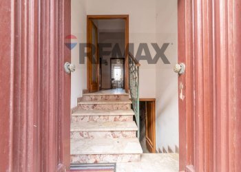 Scale - Independent house Via Vittorio Veneto
 
646, Grammichele - photo 4