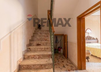 Scale - Independent house Via Vittorio Veneto
 
646, Grammichele - photo 7
